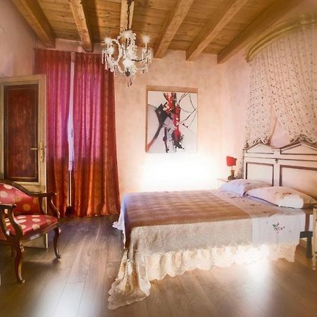 Bed and Breakfast Antica Dimora Conti Custoza Roverbella Camera foto