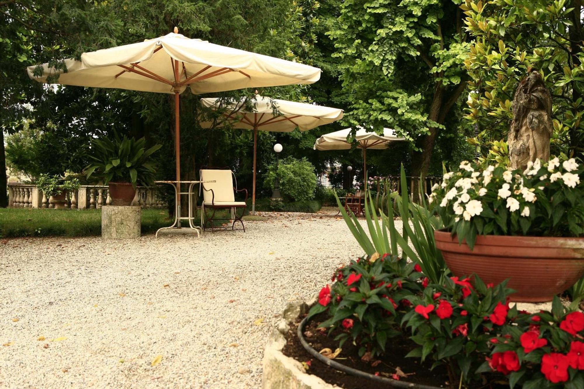 Bed and Breakfast Antica Dimora Conti Custoza Roverbella Esterno foto