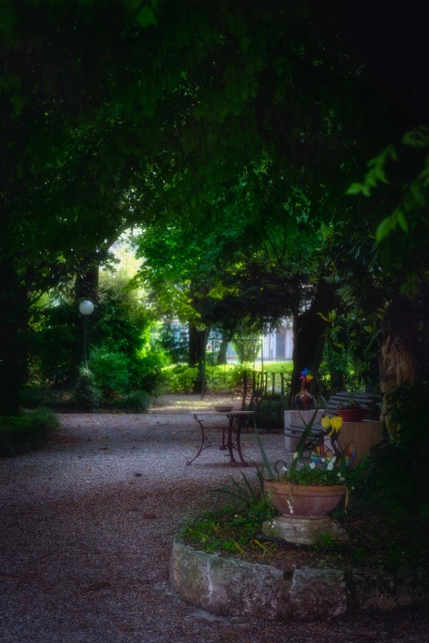 Bed and Breakfast Antica Dimora Conti Custoza Roverbella Esterno foto